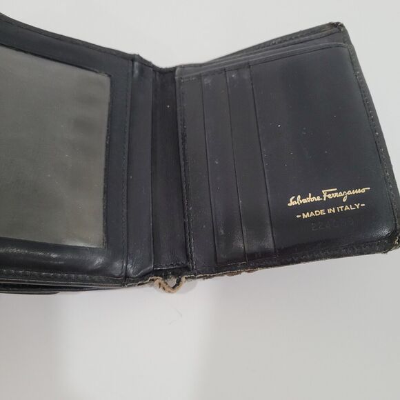 Salvatore Ferragamo Damaged Gancini Wallet Medium Bifold Black Nero - Picture 3 of 10